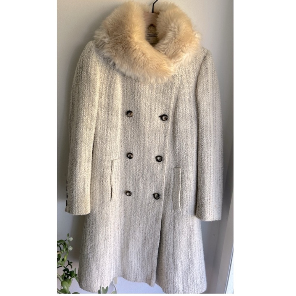 Stunning Vintage Perry Ellis cream color long winter coat
